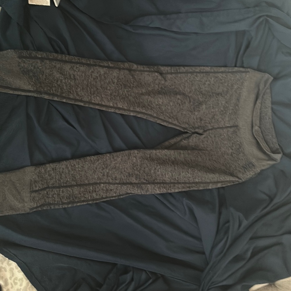 Never worn!Alo size small dark grey